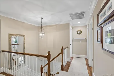 11 Cobblestone Court Centerport NY 11721
