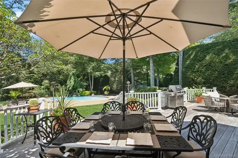 11 Cobblestone Court Centerport NY 11721