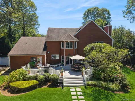 11 Cobblestone Court Centerport NY 11721