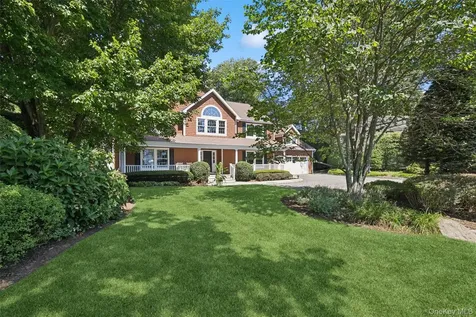 11 Cobblestone Court Centerport NY 11721