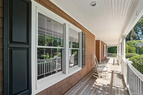 11 Cobblestone Court Centerport NY 11721