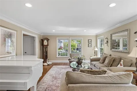 11 Cobblestone Court Centerport NY 11721