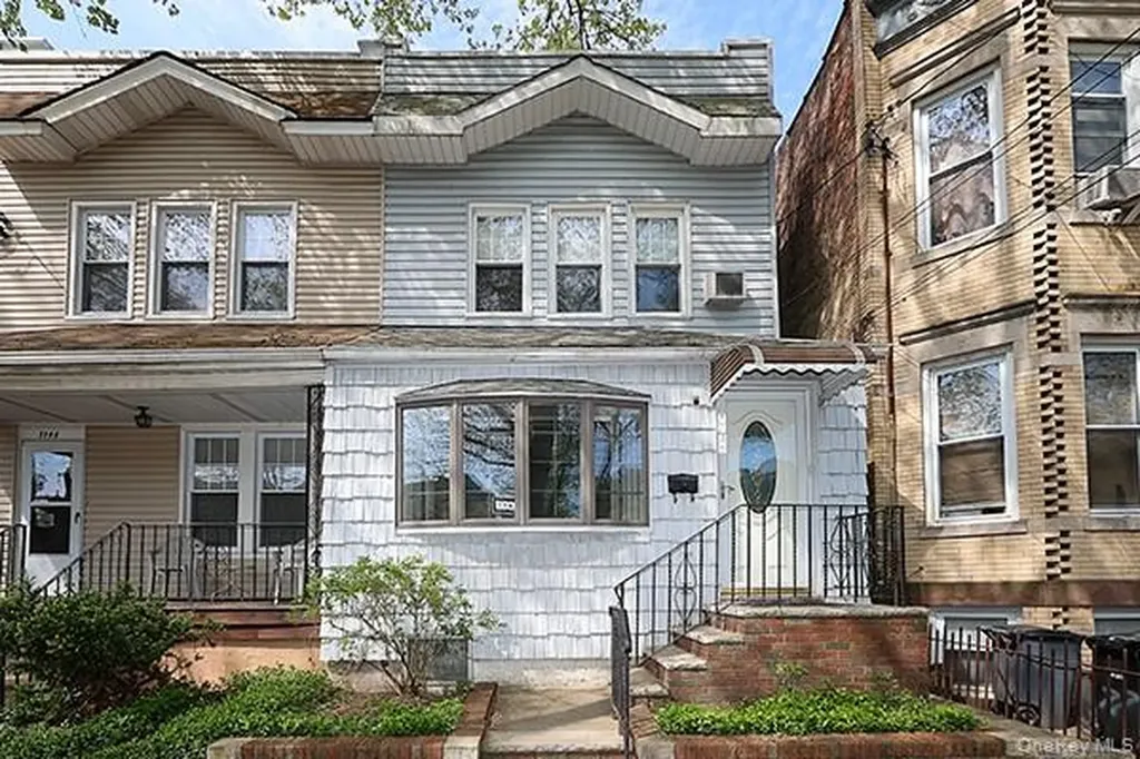 7746 79th Place Glendale NY 11385