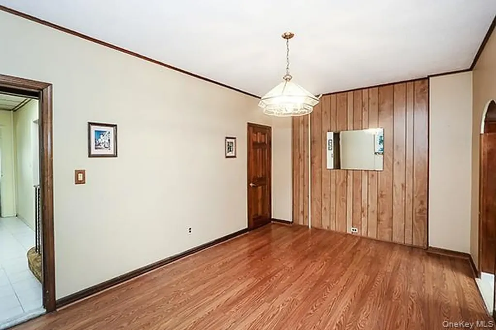 7746 79th Place Glendale NY 11385