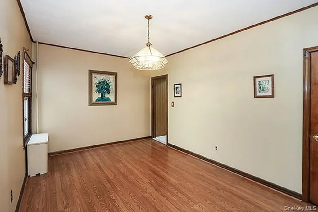 7746 79th Place Glendale NY 11385
