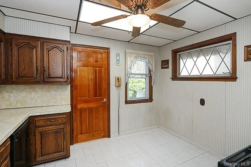 7746 79th Place Glendale NY 11385