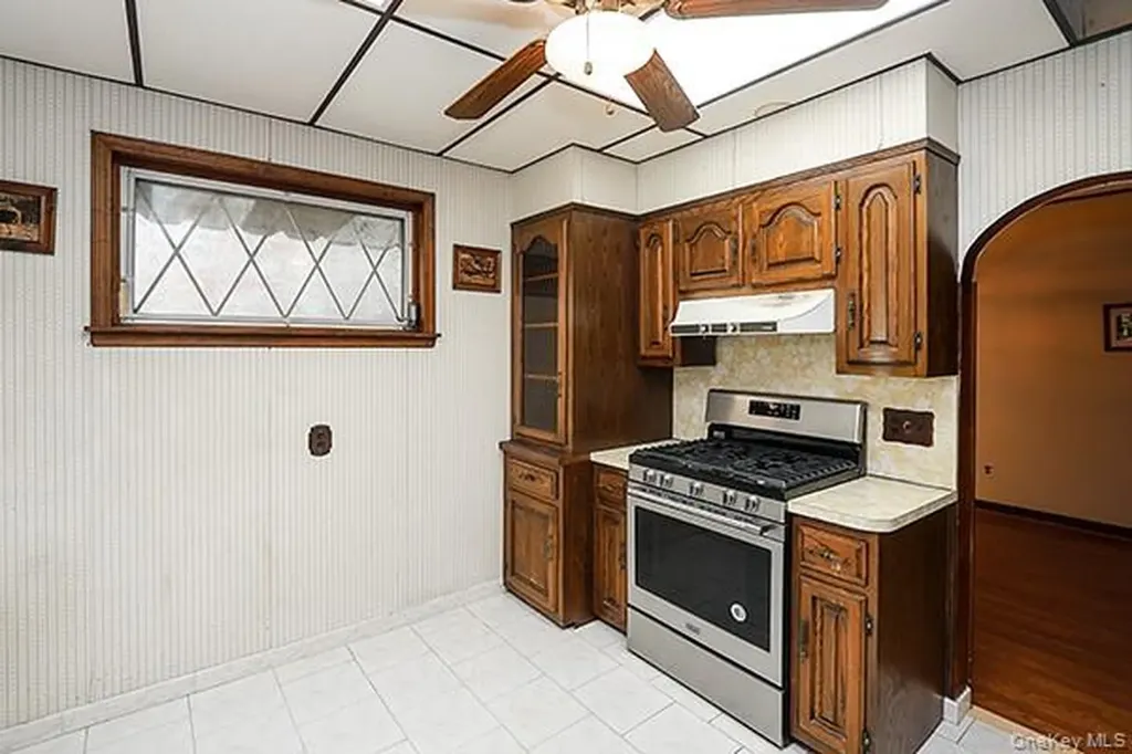 7746 79th Place Glendale NY 11385