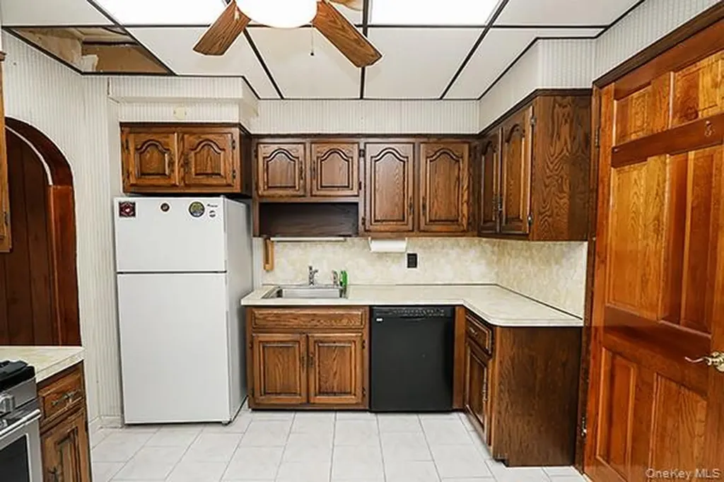 7746 79th Place Glendale NY 11385