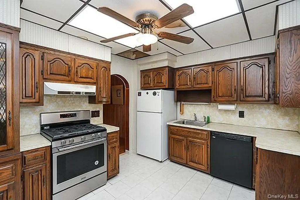 7746 79th Place Glendale NY 11385