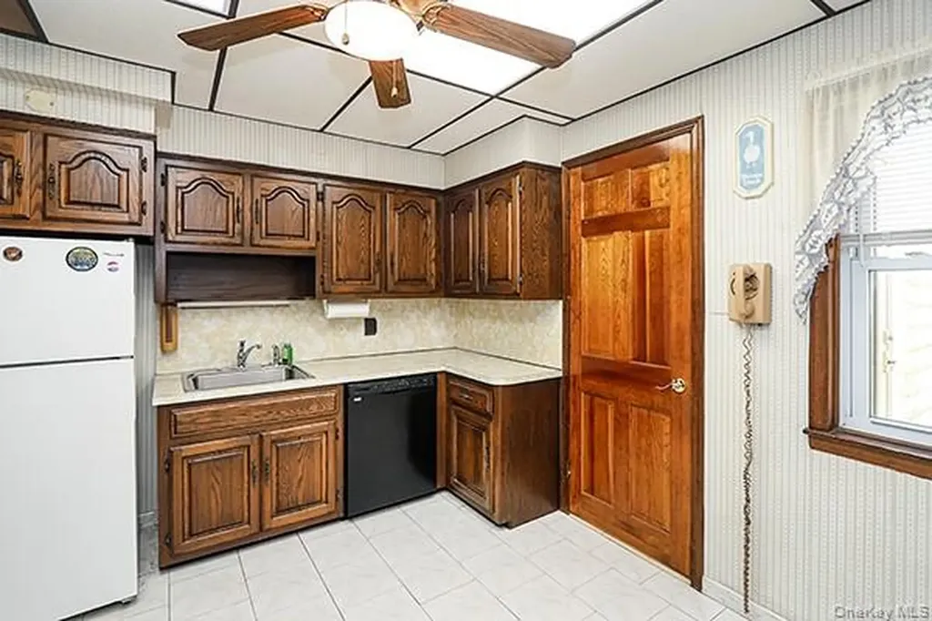 7746 79th Place Glendale NY 11385