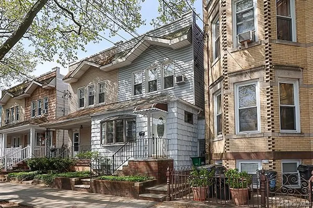 7746 79th Place Glendale NY 11385