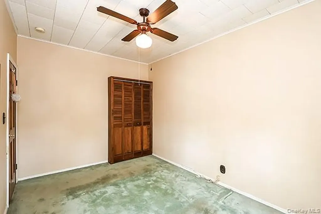 7746 79th Place Glendale NY 11385