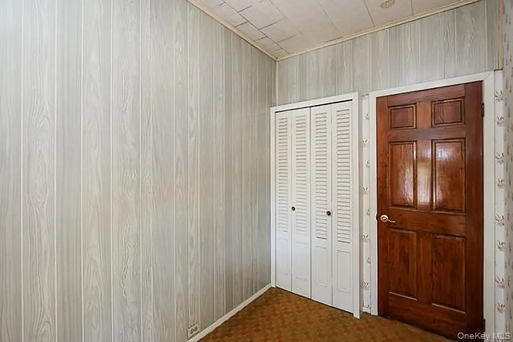7746 79th Place Glendale NY 11385