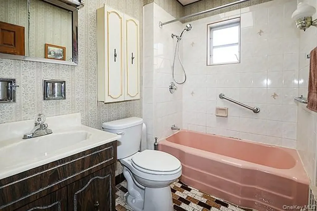 7746 79th Place Glendale NY 11385
