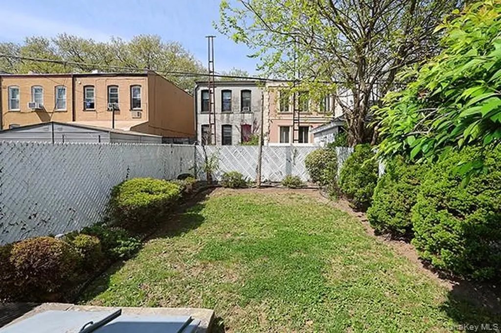 7746 79th Place Glendale NY 11385