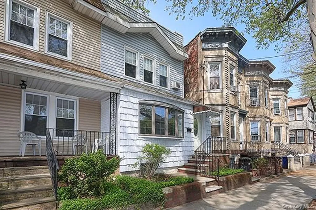 7746 79th Place Glendale NY 11385