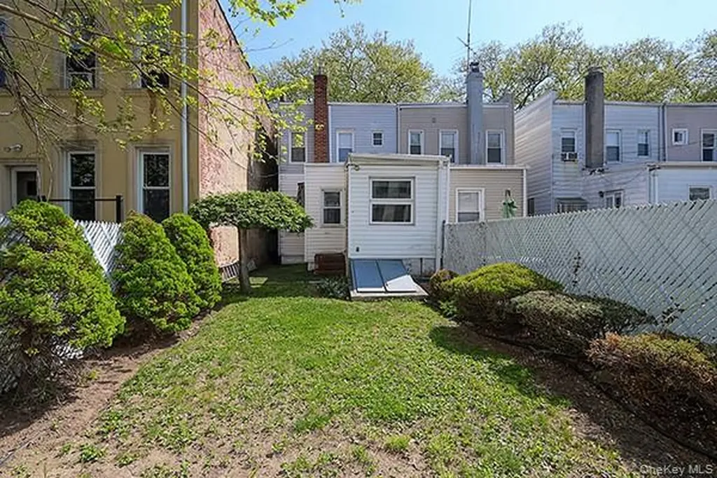 7746 79th Place Glendale NY 11385