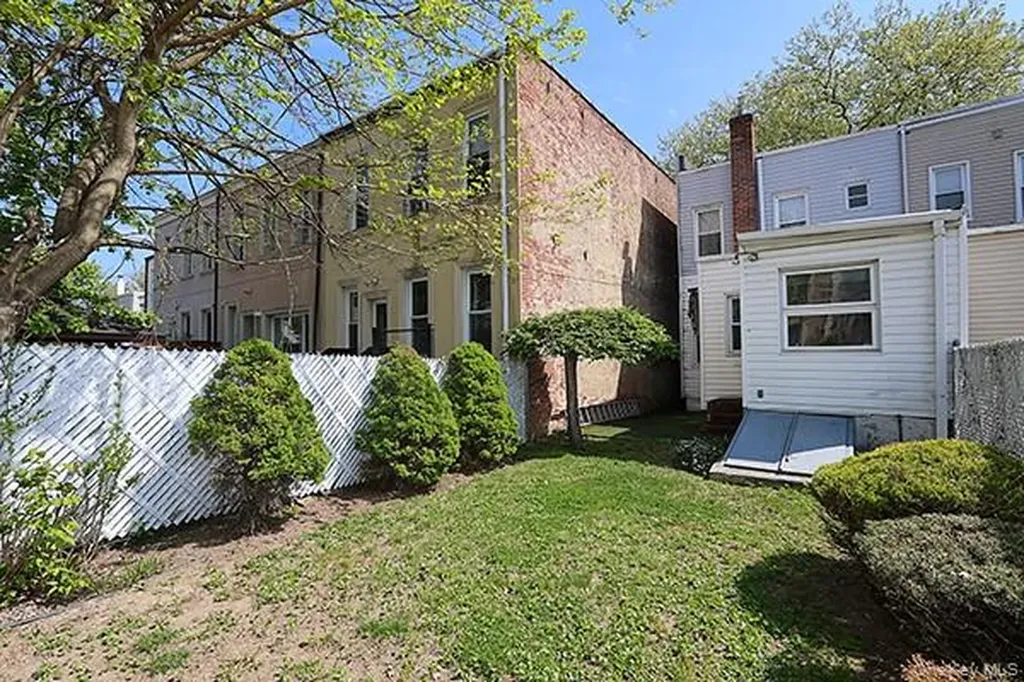 7746 79th Place Glendale NY 11385