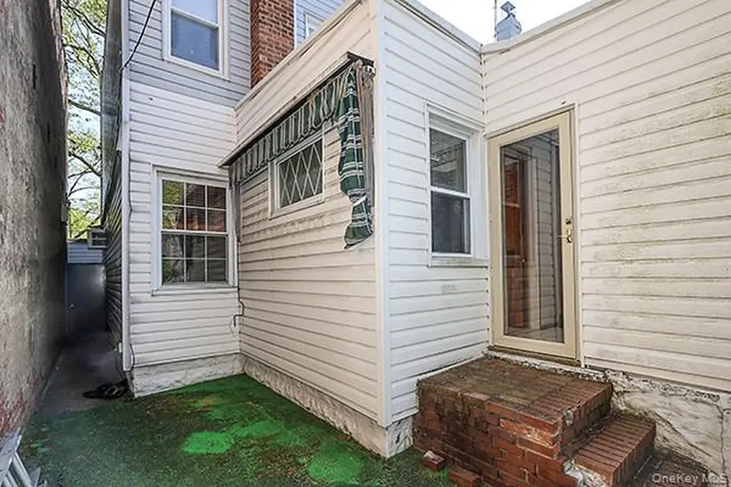 7746 79th Place Glendale NY 11385