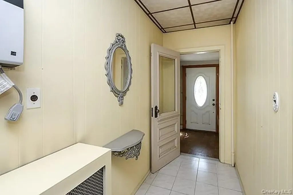 7746 79th Place Glendale NY 11385