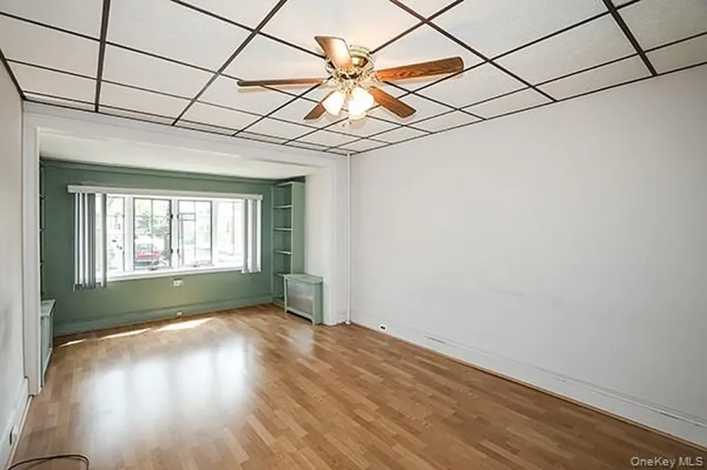7746 79th Place Glendale NY 11385