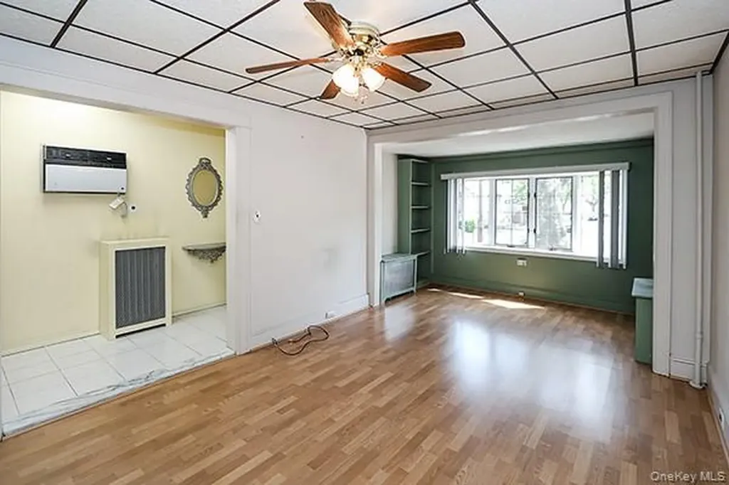 7746 79th Place Glendale NY 11385