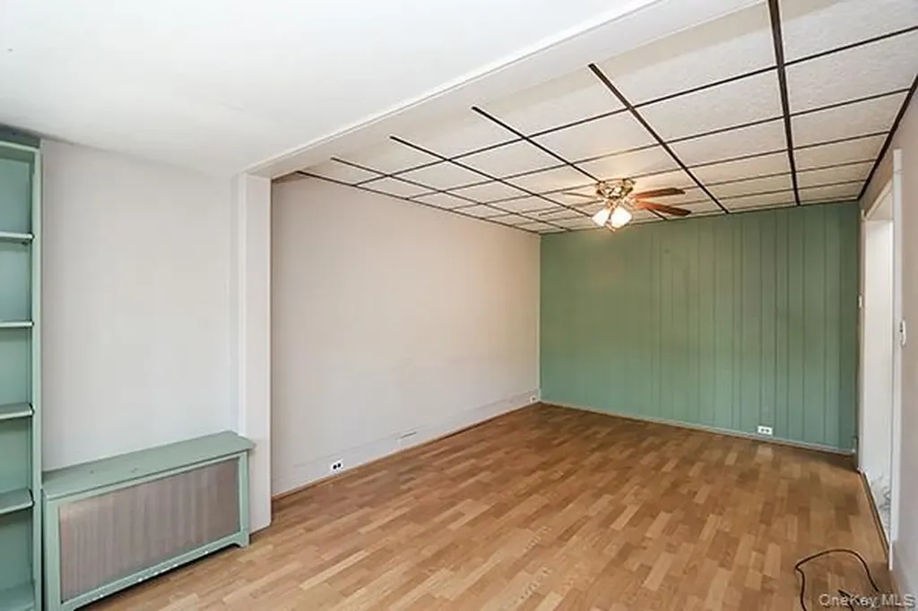7746 79th Place Glendale NY 11385