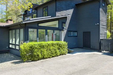 15-17 Broadview Road Woodstock NY 12498