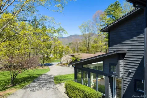 15-17 Broadview Road Woodstock NY 12498