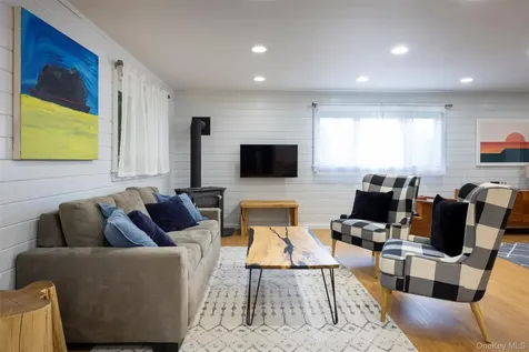 15-17 Broadview Road Woodstock NY 12498