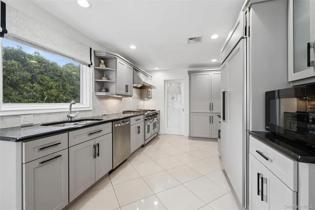 192 Split Rock Road Syosset NY 11791