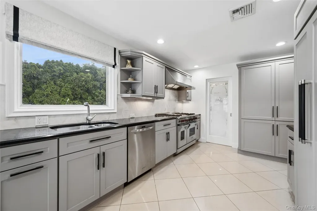 192 Split Rock Road Syosset NY 11791