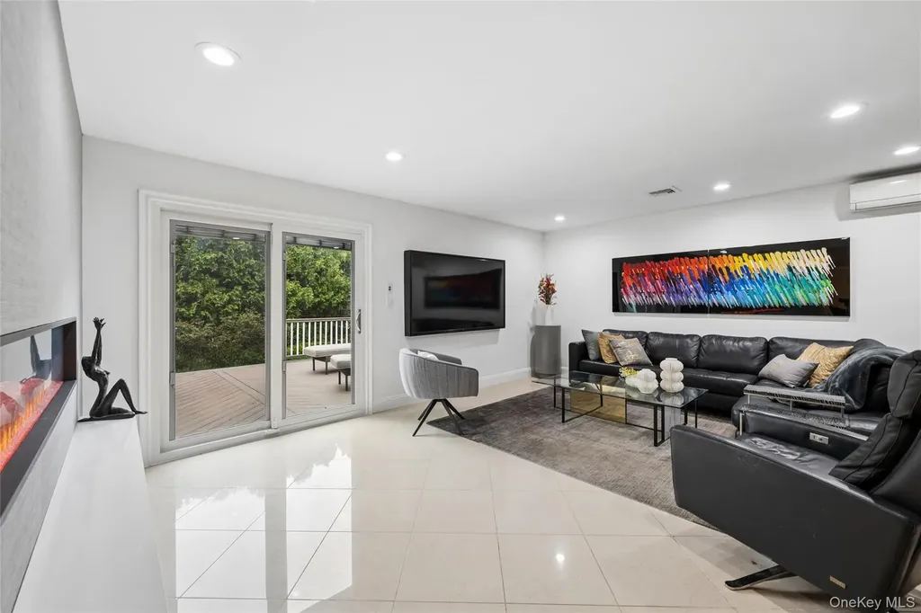 192 Split Rock Road Syosset NY 11791