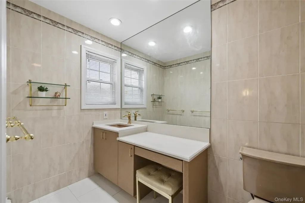 192 Split Rock Road Syosset NY 11791