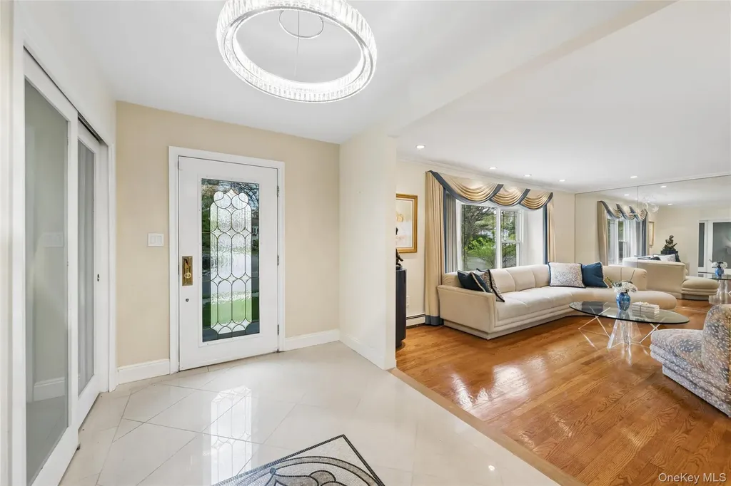 192 Split Rock Road Syosset NY 11791
