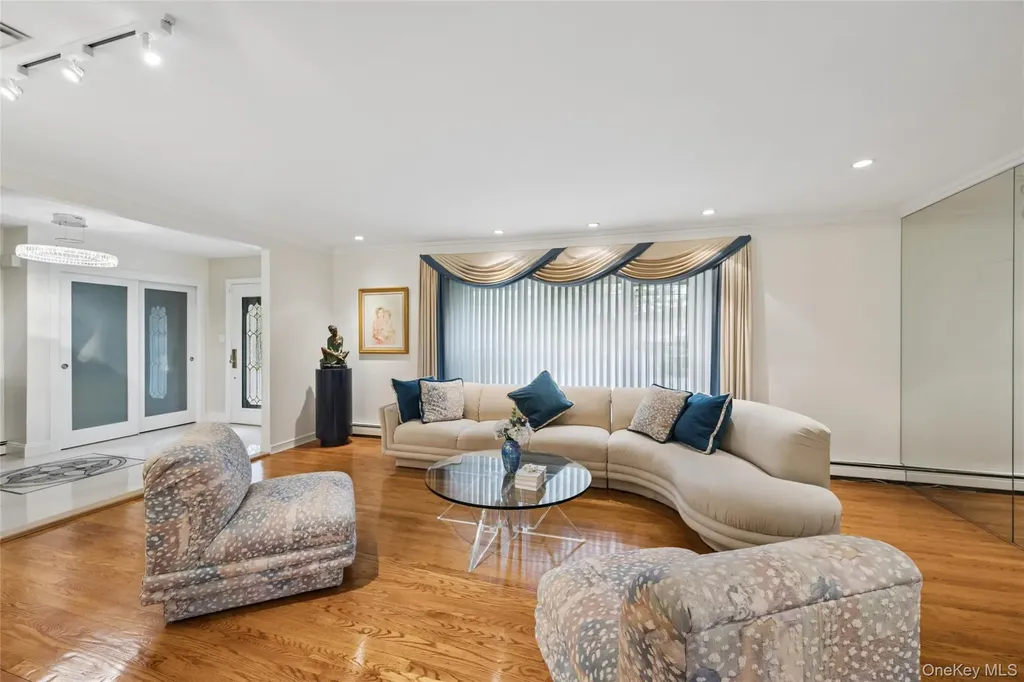 192 Split Rock Road Syosset NY 11791