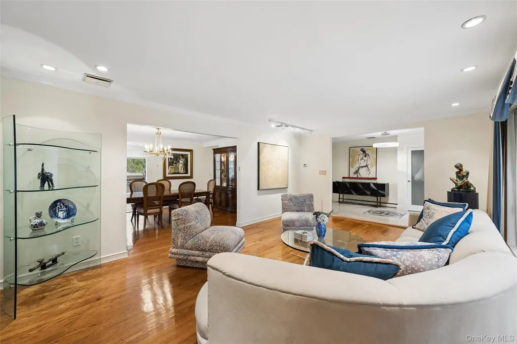 192 Split Rock Road Syosset NY 11791