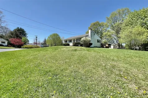 2 Long Meadow Drive Staatsburg NY 12580