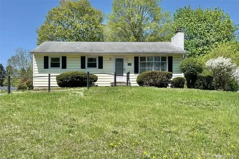 2 Long Meadow Drive Staatsburg NY 12580