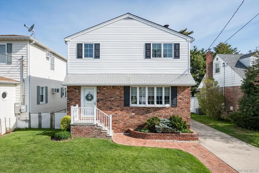 89 Bellevue Avenue Oceanside NY 11572