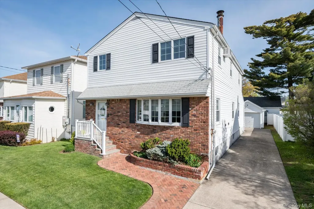 89 Bellevue Avenue Oceanside NY 11572