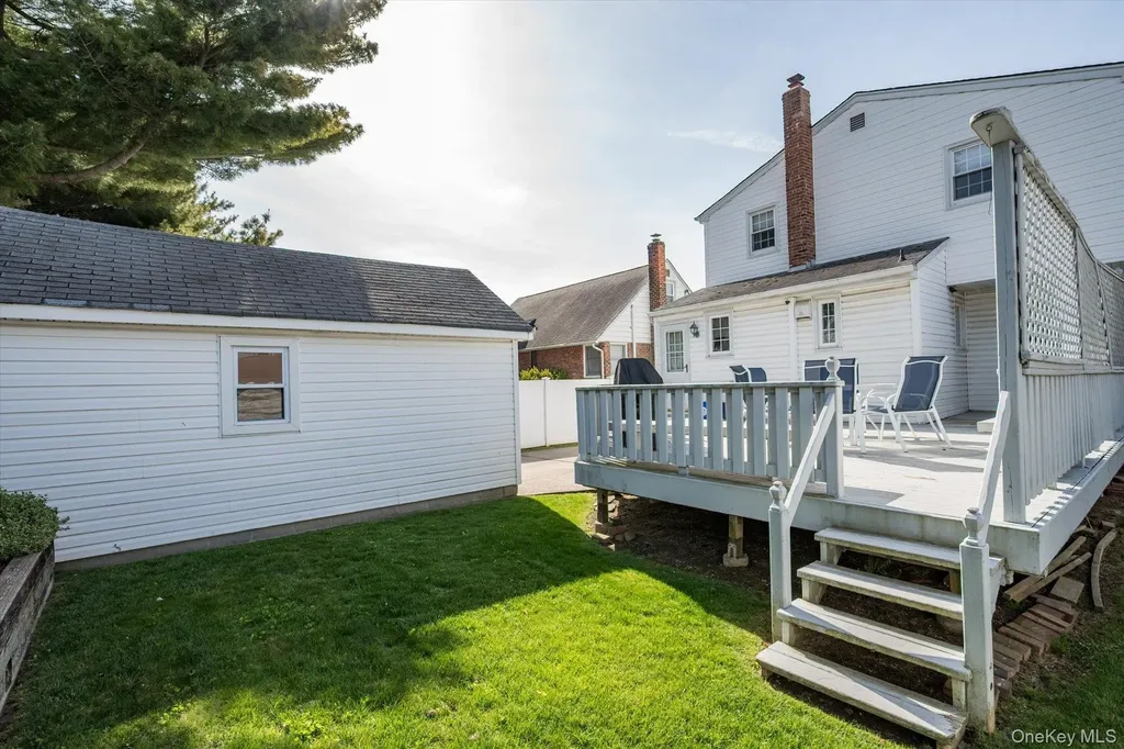 89 Bellevue Avenue Oceanside NY 11572