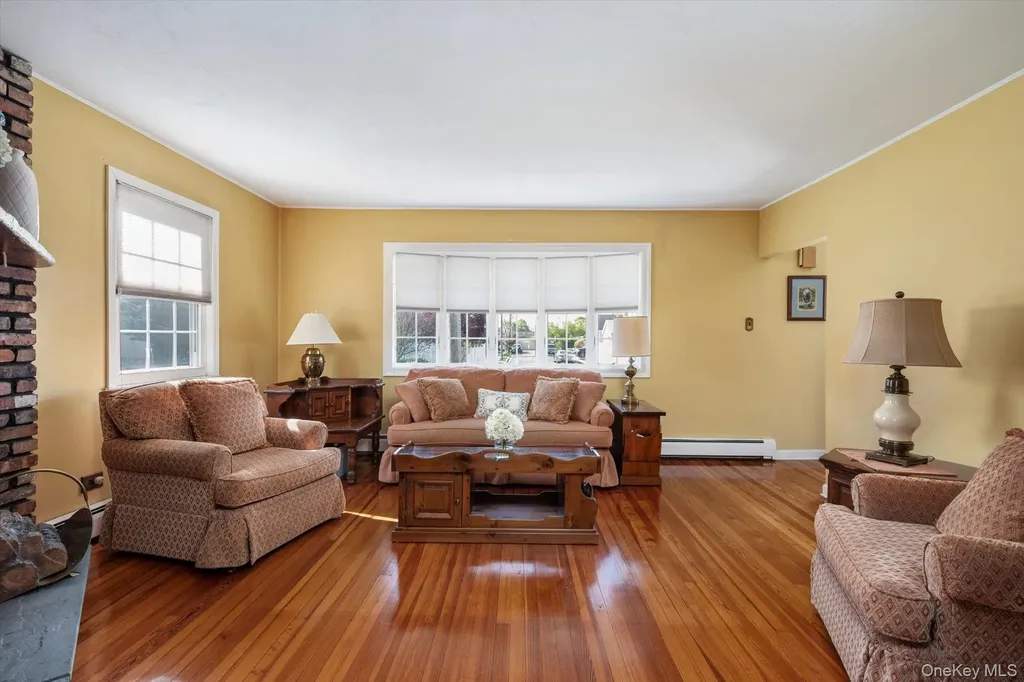 89 Bellevue Avenue Oceanside NY 11572