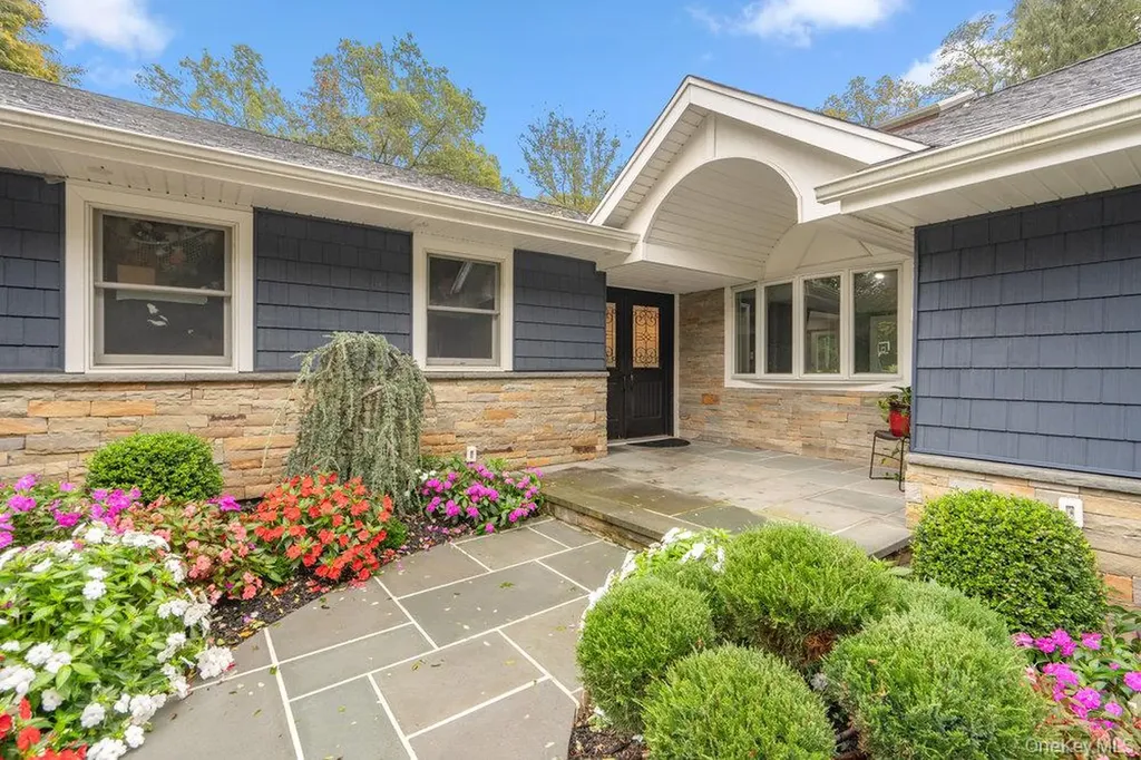 14 S Hollow Road Dix Hills NY 11746