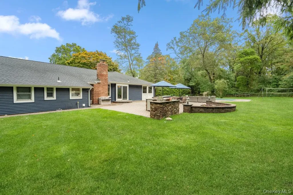 14 S Hollow Road Dix Hills NY 11746