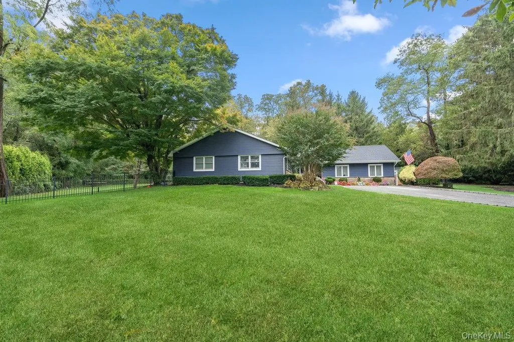 14 S Hollow Road Dix Hills NY 11746