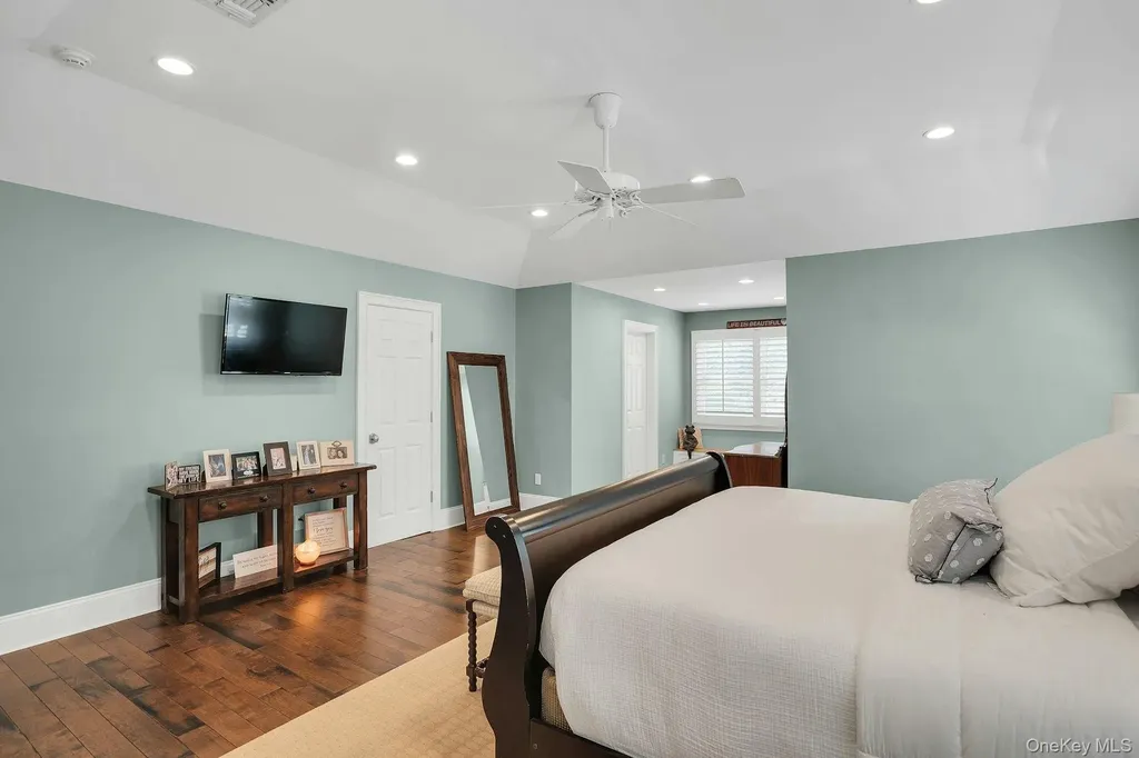 101 Hayrick Lane Commack NY 11725