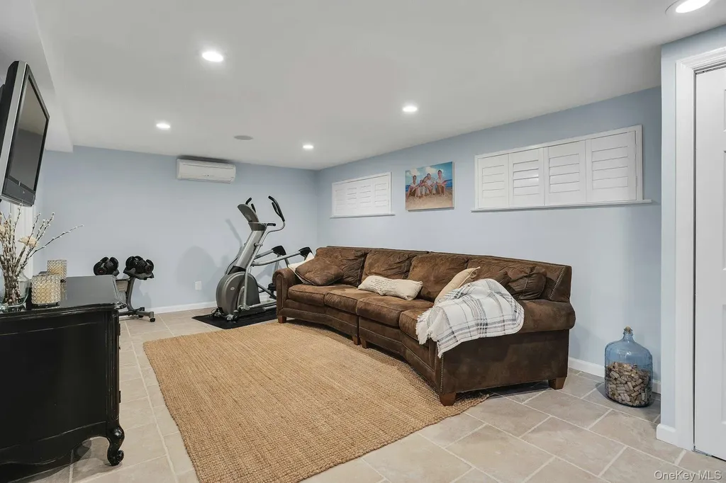 101 Hayrick Lane Commack NY 11725