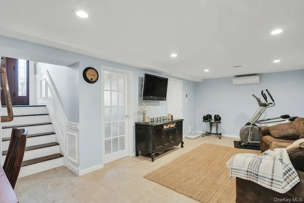 101 Hayrick Lane Commack NY 11725