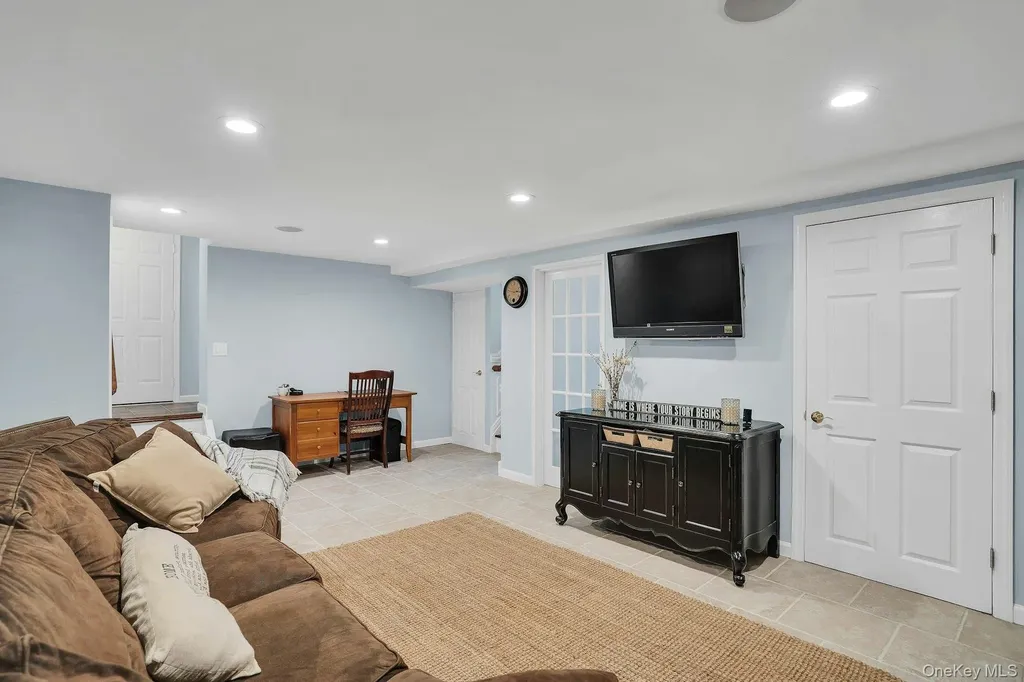 101 Hayrick Lane Commack NY 11725